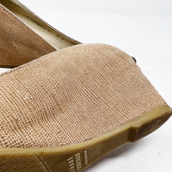 [Stuart Weitzman] Beige Leather Bucalina Tortoiseshell Buckle Round Toe Wedges 6 - Picture 10 of 12